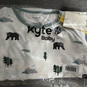 NWT Kyte summit exclusive print size 7 long sleeve PJ set